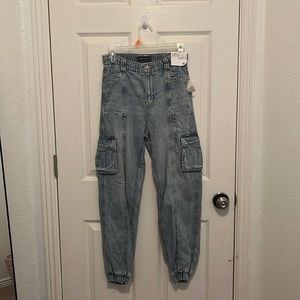 AEROPOSTALE •BAGGY JOGGER •NEVER WORN• PERFECT CONDITION• TAKING PRICE OFFERS•